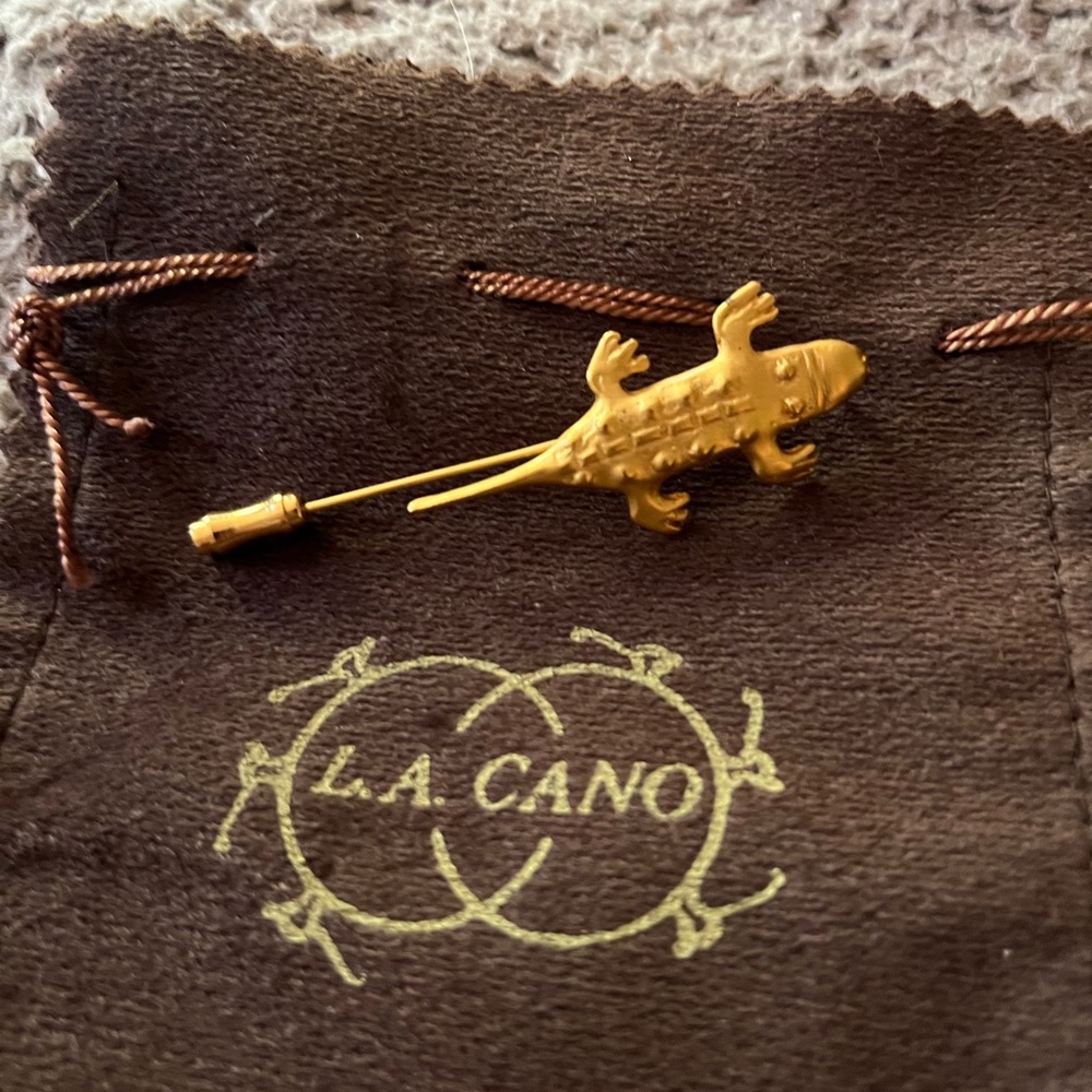 L.A. Cano Gold Lizard stick pin Brooch